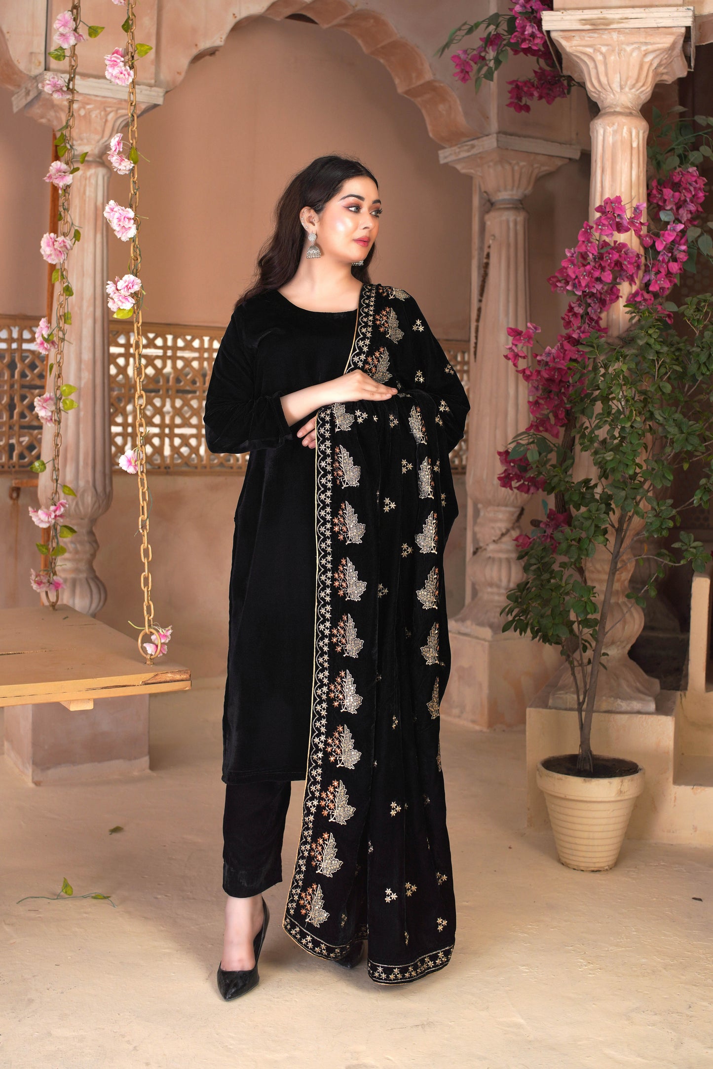 Mehrbano - Velvet Shawl SD1