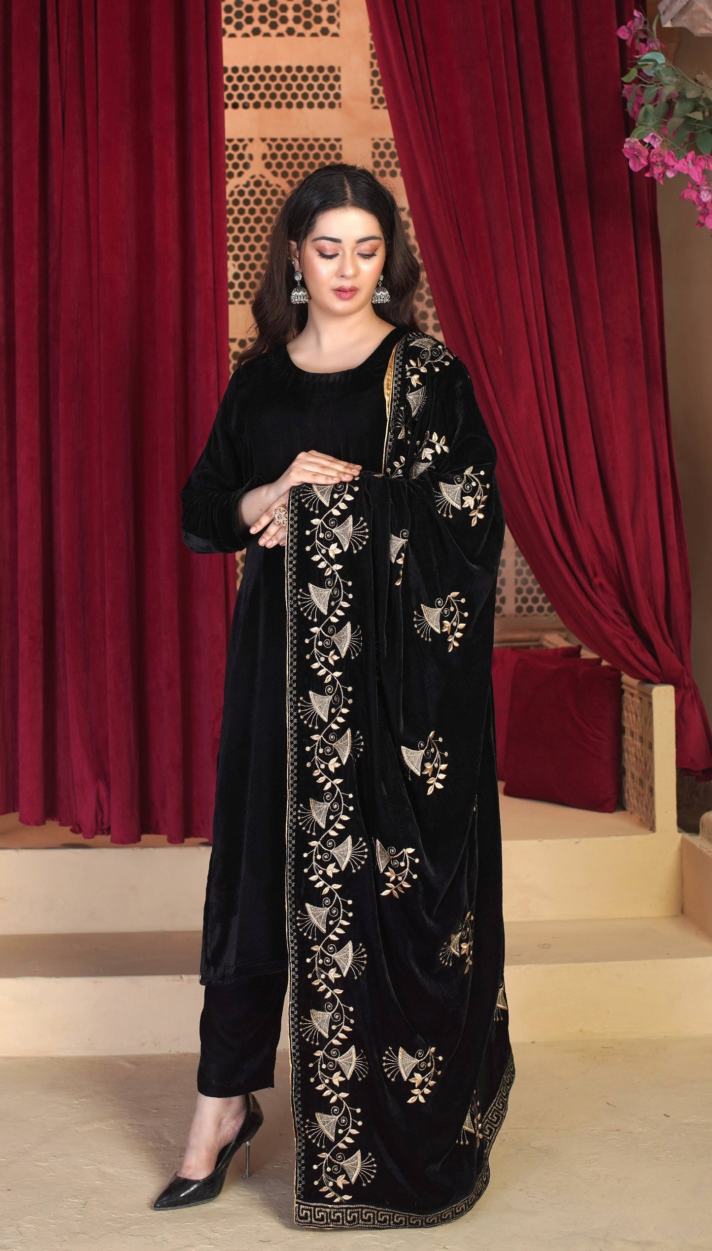 Zareen - Velvet Shawl SD6
