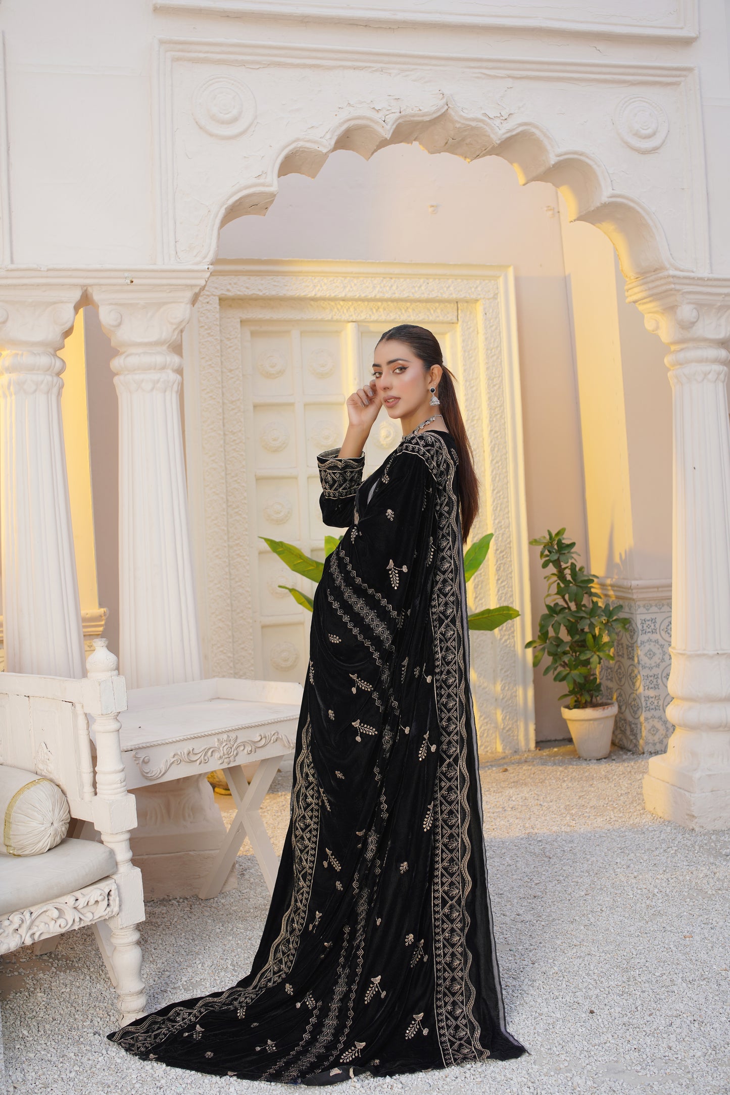 Mashal-e-Zar - Velvet Suit DS4