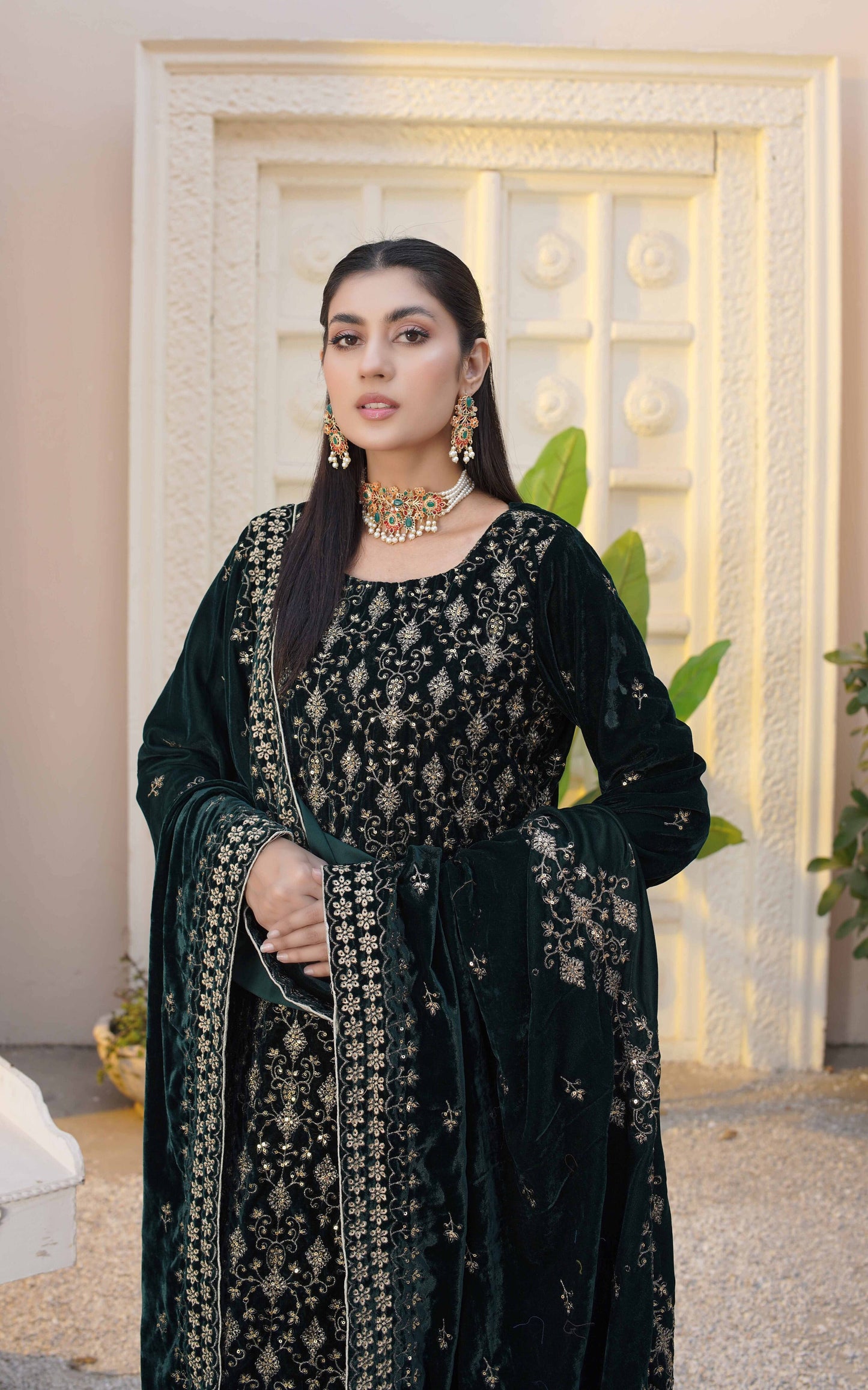 Glamorous Green: Unstitched 3-piece Velvet Suit DS1