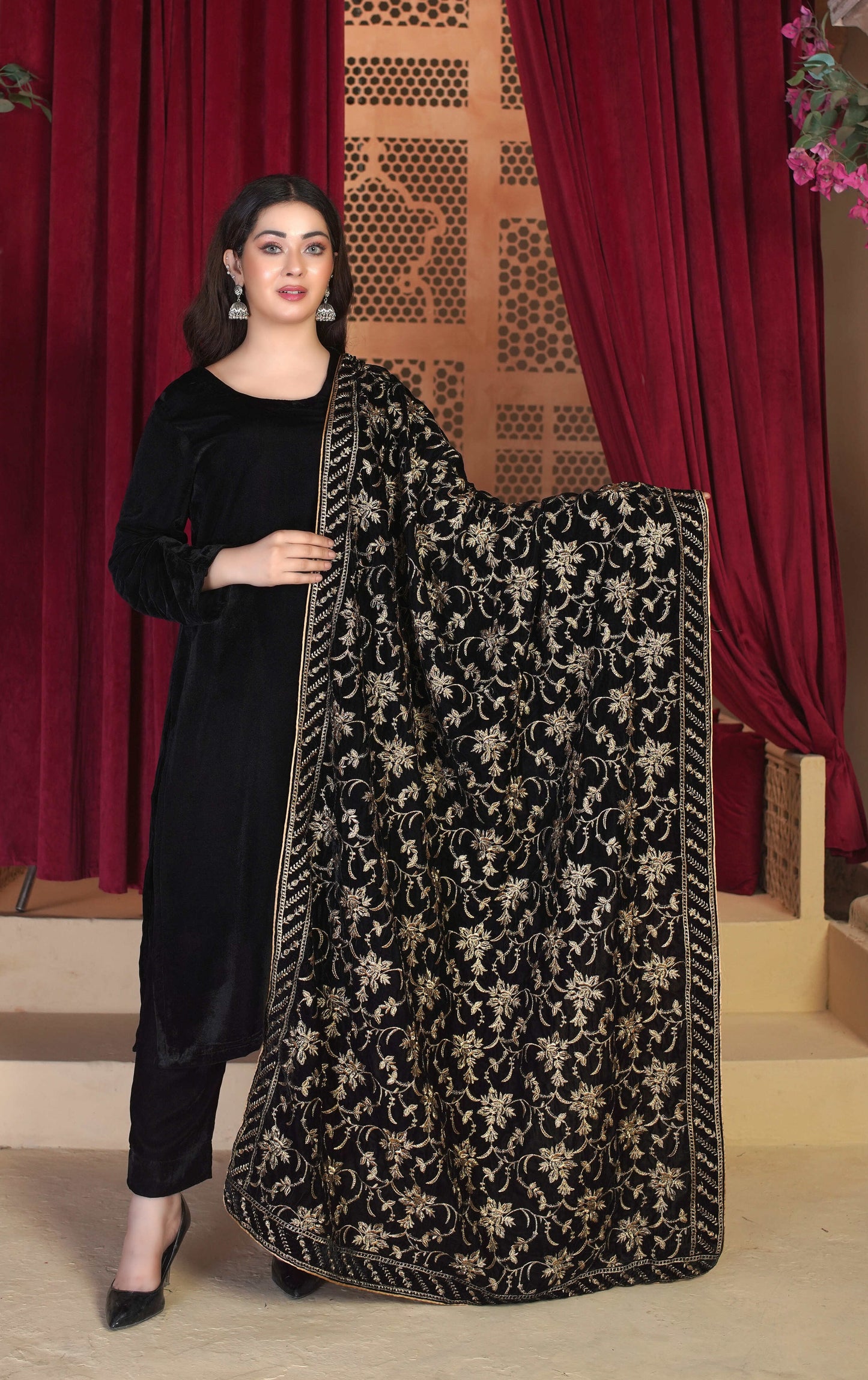 Frosted Elegance: Classic Velvet Shawl SD9