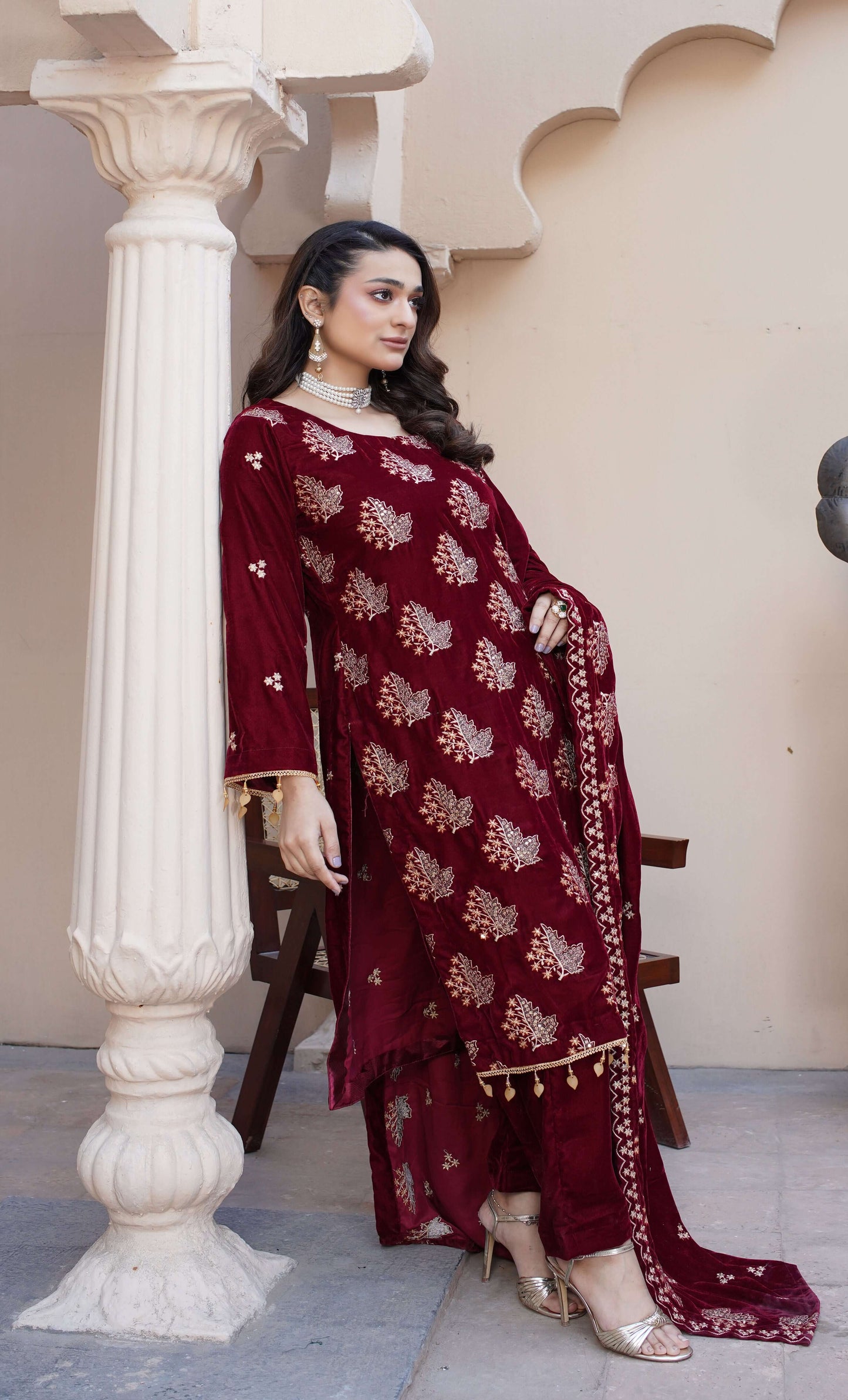 Noor-e-Anjum : Unstitched 3-Piece Velvet Suit DS5