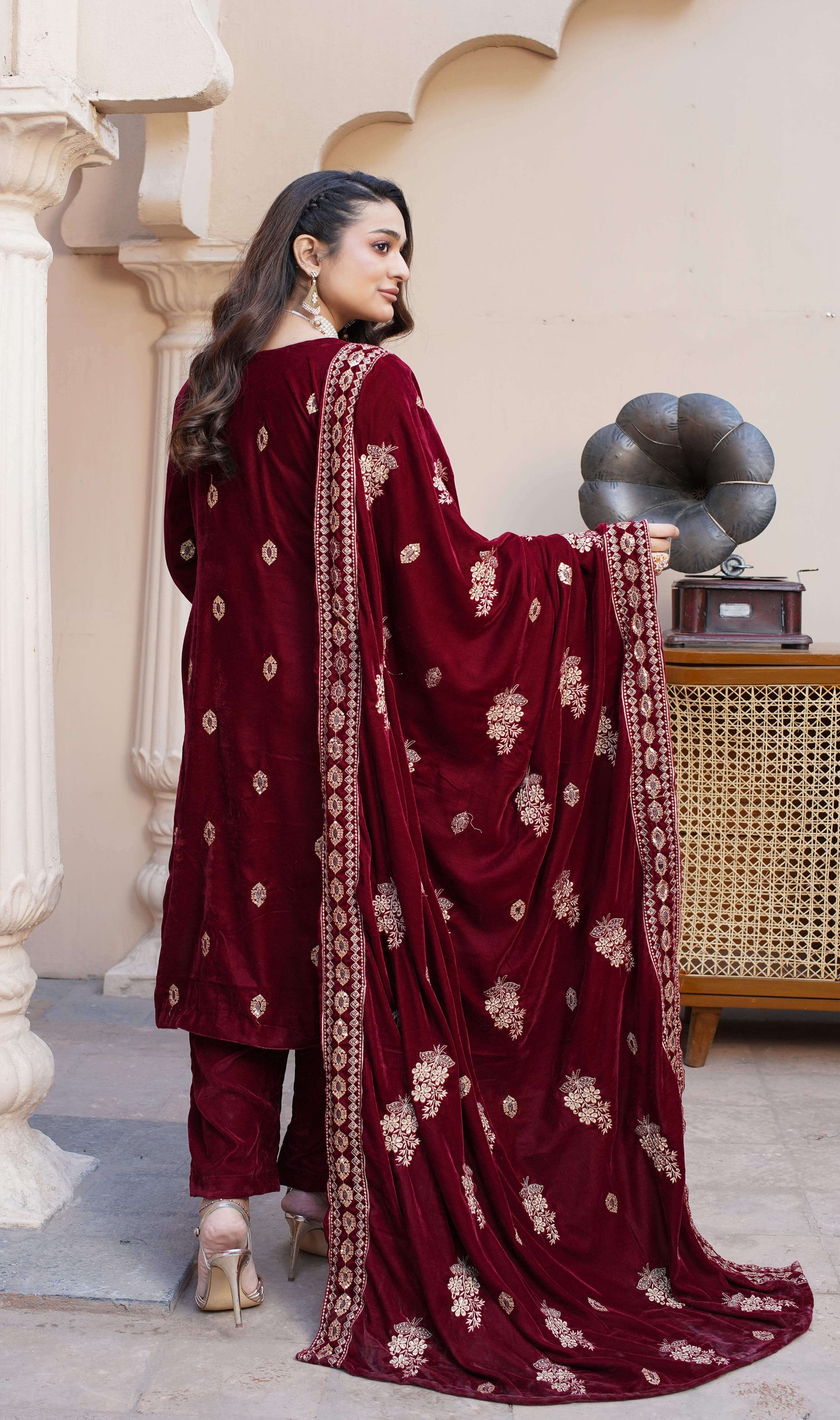 Shan-e-Shab : Unstitched 3-Piece Velvet Suit DS6