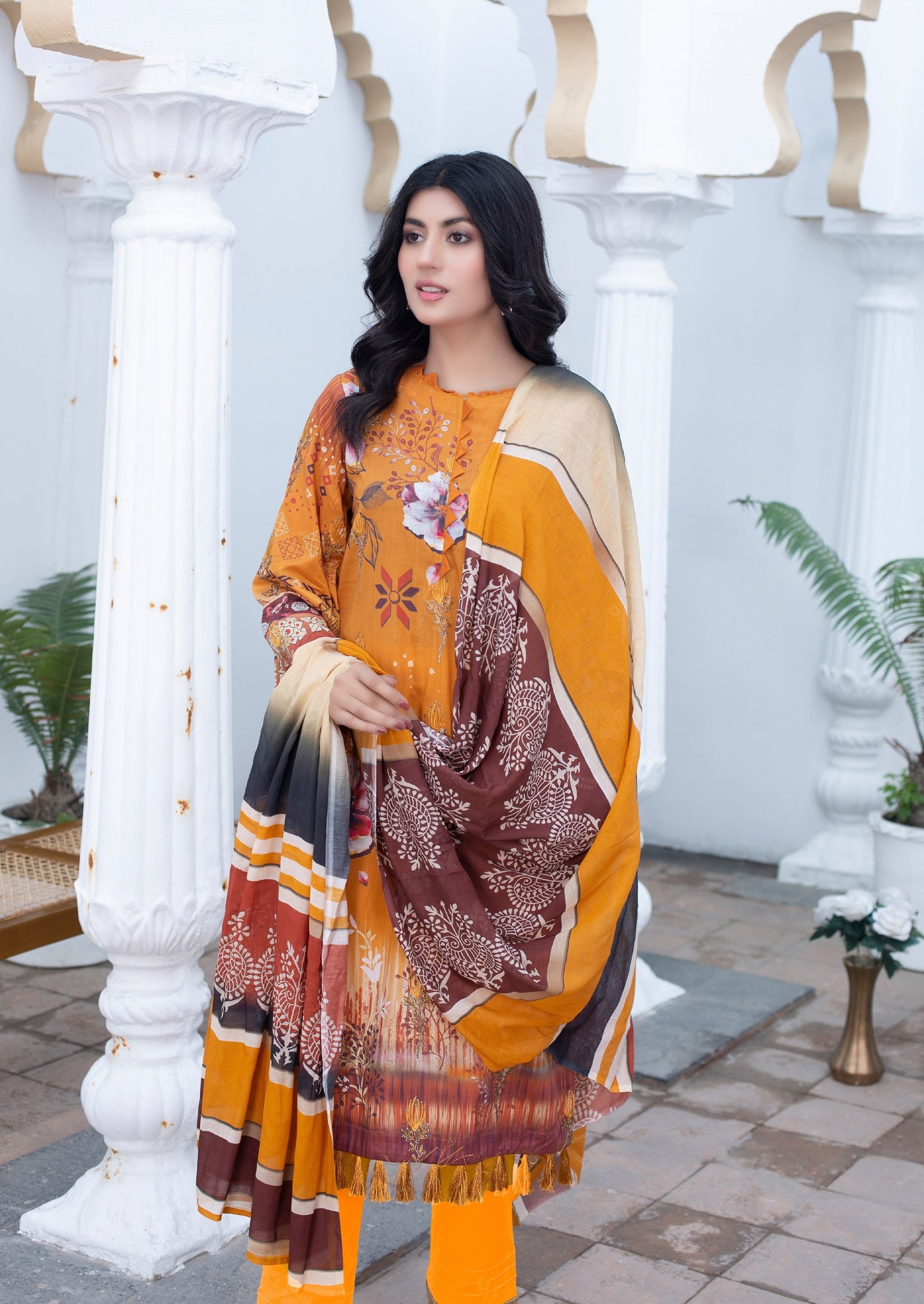 Zar-e-Nigar: Printed Embroidered Lawn Suit ZRO/SD4